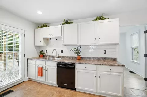 Kitchen - 2244 Suffolk St, Cincinnati, OH 45230 photo 2 of 2