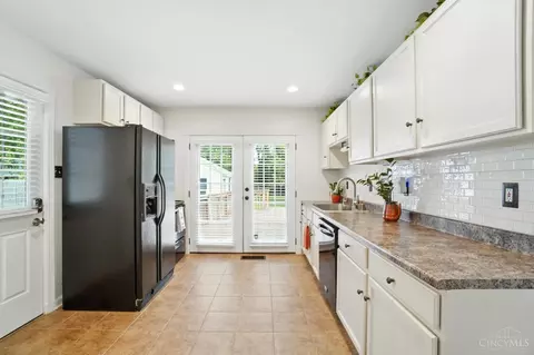 Kitchen - 2244 Suffolk St, Cincinnati, OH 45230 photo 1 of 2
