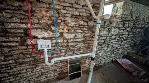 Bath - 1011 Purcell Ave, Cincinnati, OH 45205 photo 3 of 3