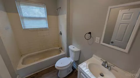 Bath - 1011 Purcell Ave, Cincinnati, OH 45205 photo 2 of 3