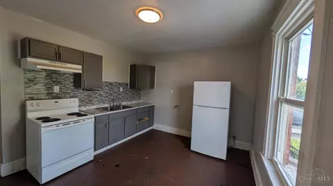 Kitchen - 1011 Purcell Ave, Cincinnati, OH 45205 photo 2 of 2