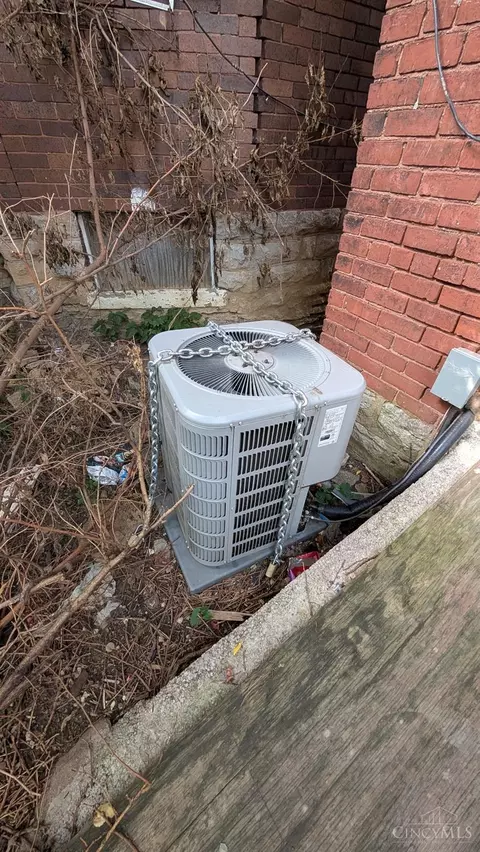 Exterior - 1011 Purcell Ave, Cincinnati, OH 45205 photo 3 of 5