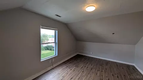 Bedroom - 1011 Purcell Ave, Cincinnati, OH 45205 photo 2 of 2