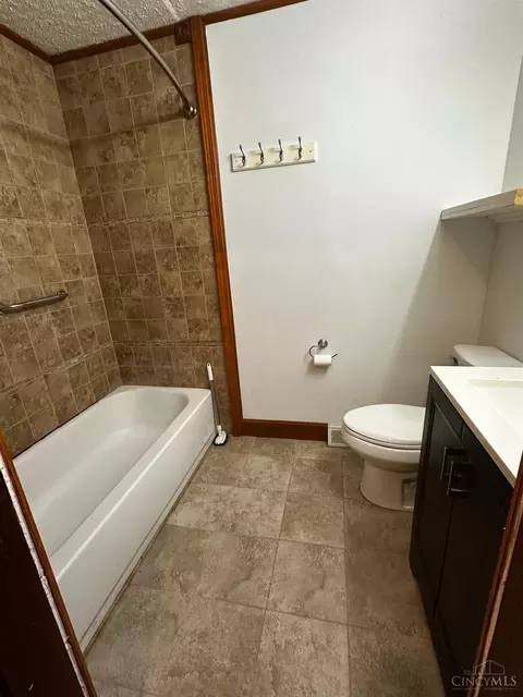 Bath - 4239 Summit Rd, Batavia, OH 45103 photo 1 of 1