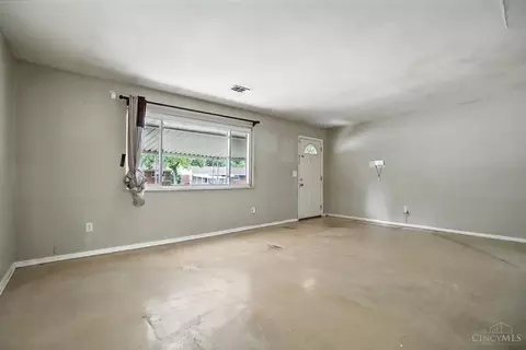 Living - 2378 Bluelark Dr, Cincinnati, OH 45231 photo 3 of 4