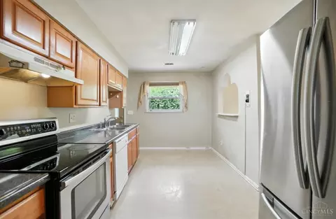 Kitchen - 2378 Bluelark Dr, Cincinnati, OH 45231 photo 1 of 3