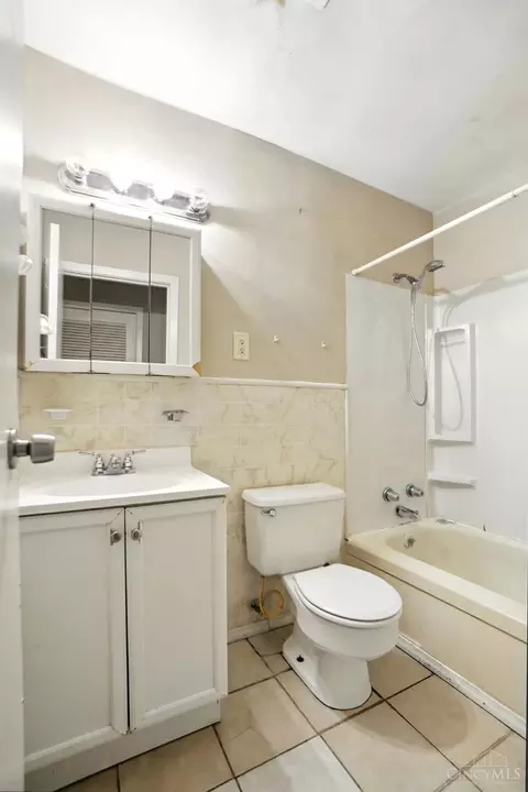 Bath - 2378 Bluelark Dr, Cincinnati, OH 45231 photo 3 of 4