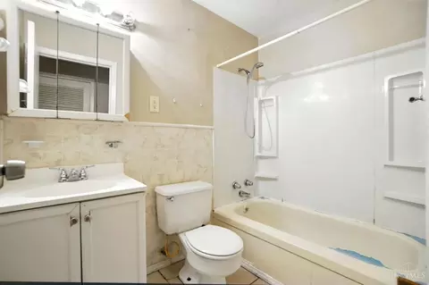 Bath - 2378 Bluelark Dr, Cincinnati, OH 45231 photo 2 of 4