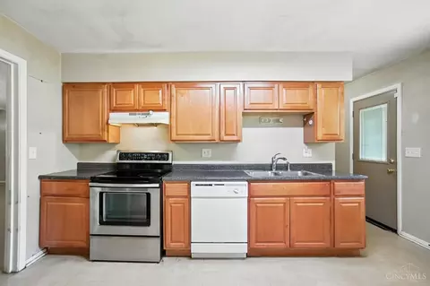 Kitchen - 2378 Bluelark Dr, Cincinnati, OH 45231 photo 2 of 3