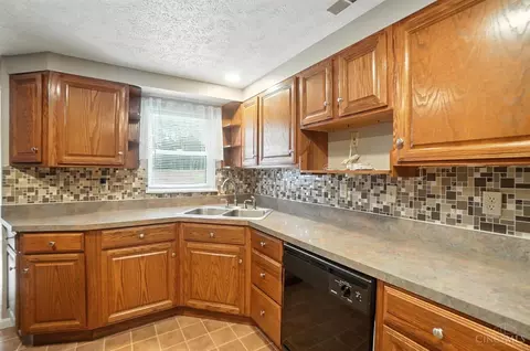 Kitchen - 3958 Cain Run Rd, Batavia, OH 45103 photo 4 of 5