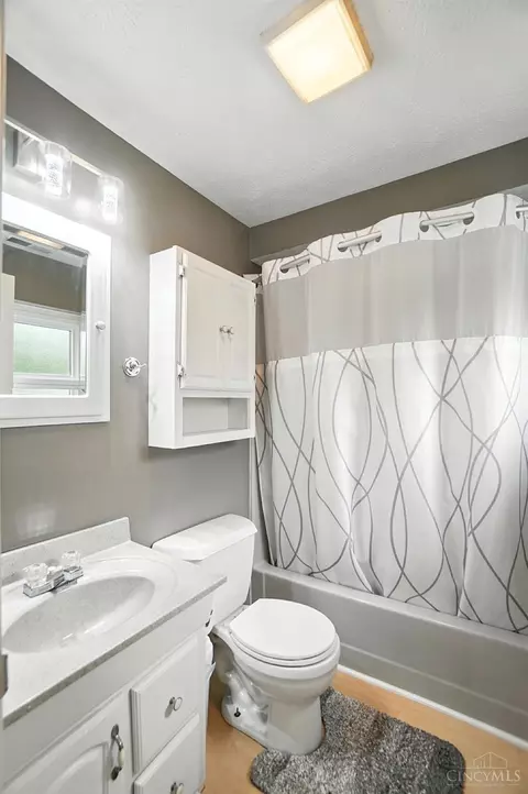 Bath - 3958 Cain Run Rd, Batavia, OH 45103 photo 2 of 5