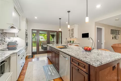 Kitchen - 10128 Zig Zag Rd, Blue Ash, OH 45242 photo 2 of 3