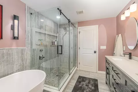 Bath - 10128 Zig Zag Rd, Blue Ash, OH 45242 photo 2 of 4