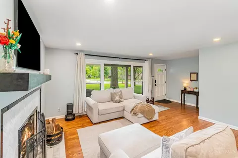 Living - 10128 Zig Zag Rd, Blue Ash, OH 45242 photo 2 of 4