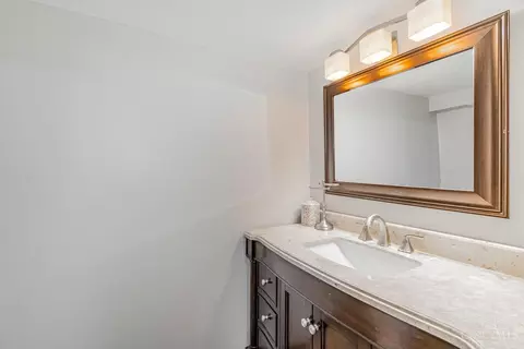 Bath - 10128 Zig Zag Rd, Blue Ash, OH 45242 photo 4 of 4
