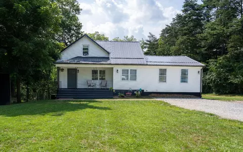405 Ridge Ave, Aurora, IN 47001