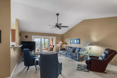 Living - 151 Palisades Pointe, Cincinnati, OH 45238 photo 5 of 5