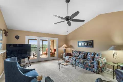 Living - 151 Palisades Pointe, Cincinnati, OH 45238 photo 2 of 5