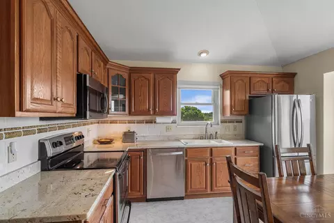 Kitchen - 151 Palisades Pointe, Cincinnati, OH 45238 photo 3 of 4