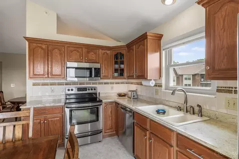 Kitchen - 151 Palisades Pointe, Cincinnati, OH 45238 photo 4 of 4