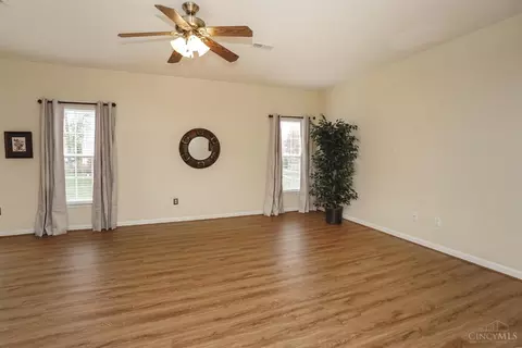 4448 Springfield Ct, Batavia, OH 45103 photo 3