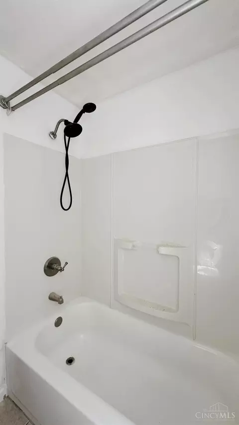 Bath - 7976 Colette Ln, Cincinnati, OH 45224 photo 2 of 2