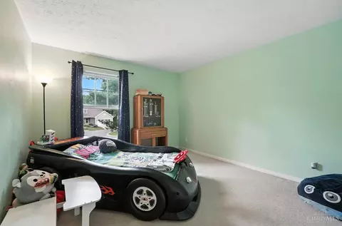 Bedroom - 601 Eagles Nest Ct, Hamilton Township, OH 45039 photo 6 of 8