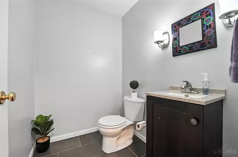 Bath - 601 Eagles Nest Ct, Hamilton Township, OH 45039 photo 2 of 4