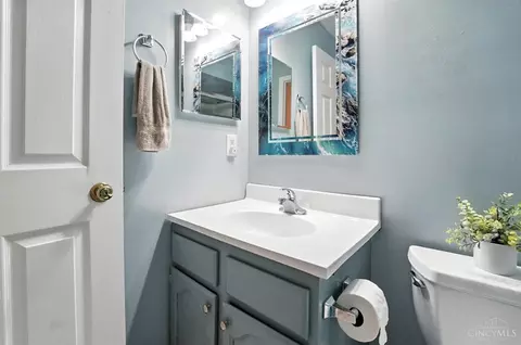 Bath - 601 Eagles Nest Ct, Hamilton Township, OH 45039 photo 3 of 4