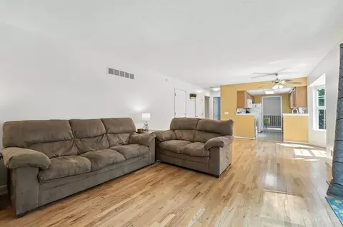 Living - 601 Eagles Nest Ct, Hamilton Township, OH 45039 photo 5 of 5
