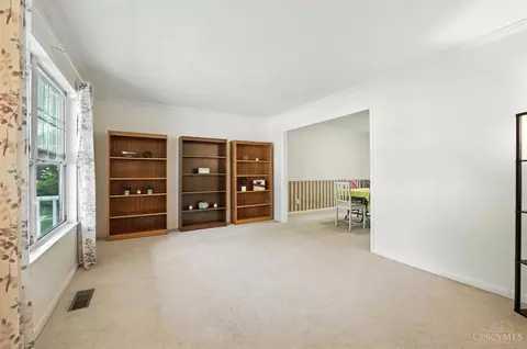 Living - 601 Eagles Nest Ct, Hamilton Township, OH 45039 photo 1 of 5