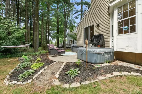 Exterior - 601 Eagles Nest Ct, Hamilton Township, OH 45039 photo 8 of 13