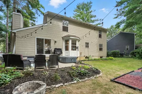 Exterior - 601 Eagles Nest Ct, Hamilton Township, OH 45039 photo 6 of 13