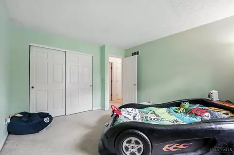 Bedroom - 601 Eagles Nest Ct, Hamilton Township, OH 45039 photo 7 of 8