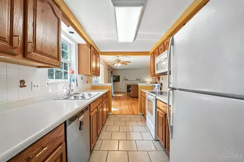 Kitchen - 601 Eagles Nest Ct, Hamilton Township, OH 45039 photo 1 of 5