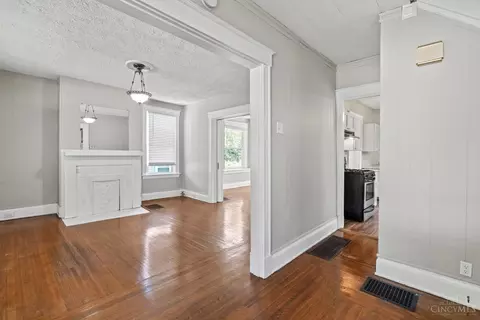 Entry Way - 6717 Bramble Ave, Cincinnati, OH 45227 photo 1 of 9