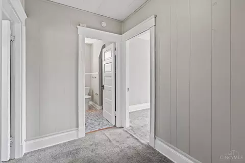 Entry Way - 6717 Bramble Ave, Cincinnati, OH 45227 photo 7 of 9