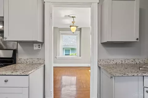 Entry Way - 6717 Bramble Ave, Cincinnati, OH 45227 photo 5 of 9