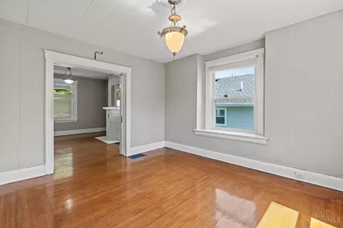 Living - 6717 Bramble Ave, Cincinnati, OH 45227 photo 4 of 4