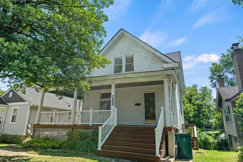 Exterior - 6717 Bramble Ave, Cincinnati, OH 45227 photo 4 of 12