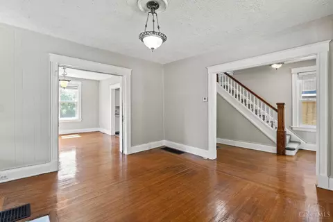 Living - 6717 Bramble Ave, Cincinnati, OH 45227 photo 2 of 4