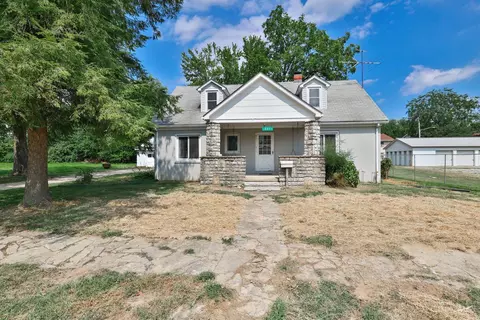221 Vine St, Blanchester, OH 45107