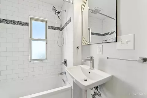 Bath - 6744 Murray Ave, Cincinnati, OH 45227 photo 1 of 4
