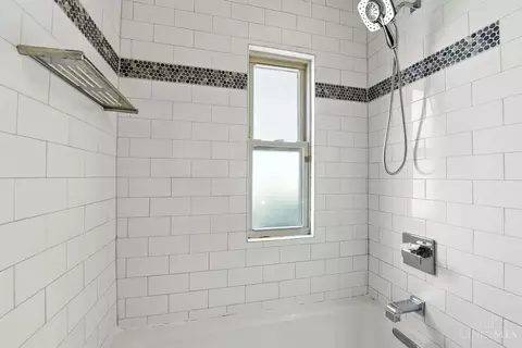 Bath - 6744 Murray Ave, Cincinnati, OH 45227 photo 4 of 4