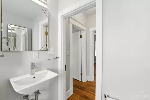 Bath - 6744 Murray Ave, Cincinnati, OH 45227 photo 3 of 4