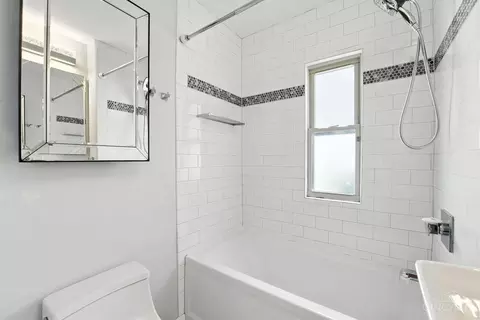 Bath - 6744 Murray Ave, Cincinnati, OH 45227 photo 2 of 4