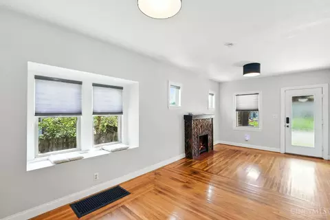 Living - 6744 Murray Ave, Cincinnati, OH 45227 photo 6 of 8