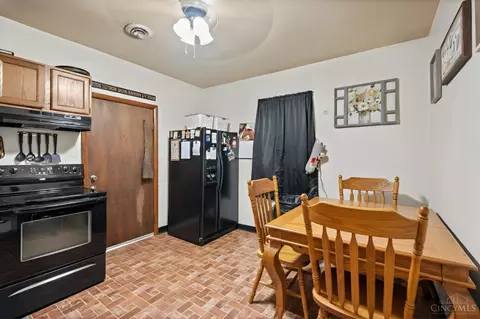 Kitchen - 605 Spring Ave, Franklin, OH 45005 photo 3 of 3