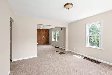 Living - 605 Spring Ave, Franklin, OH 45005 photo 2 of 4