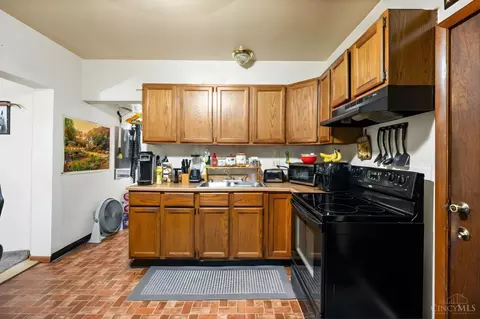 Kitchen - 605 Spring Ave, Franklin, OH 45005 photo 2 of 3